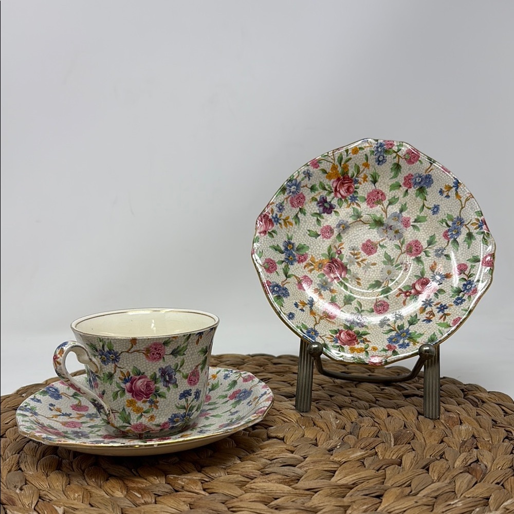 ROYAL WINTON Grimwades‎ England Vintage Old Cottage Chintz Cup and 2 Saucers